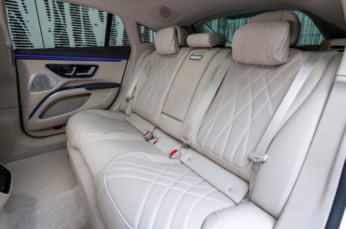 Mercedes-Benz EQS 580 4MATIC 2024 hoàn toàn mới.